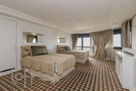 Image 28 - 223923